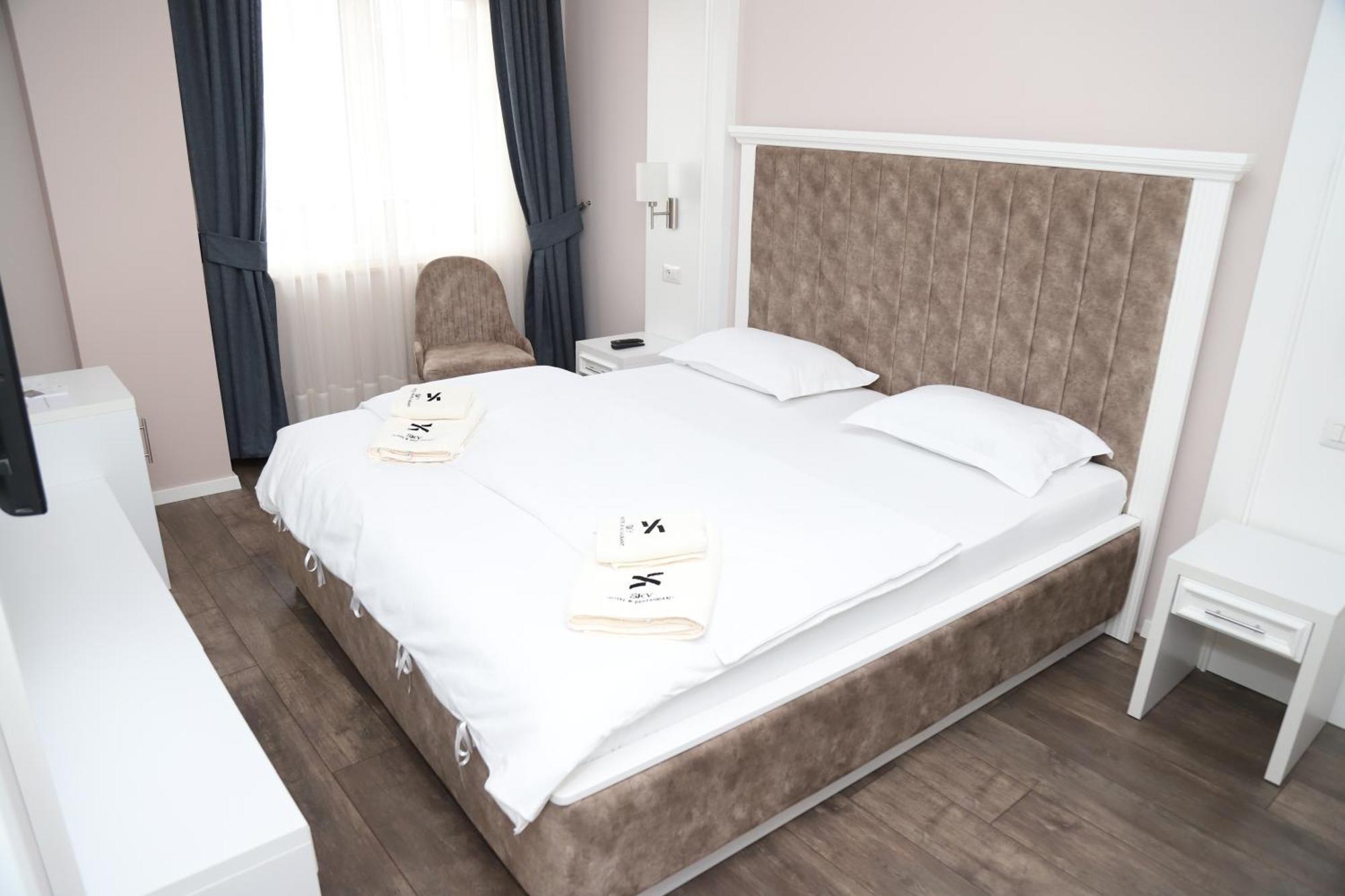 Sky Hotel Prizren Luaran gambar