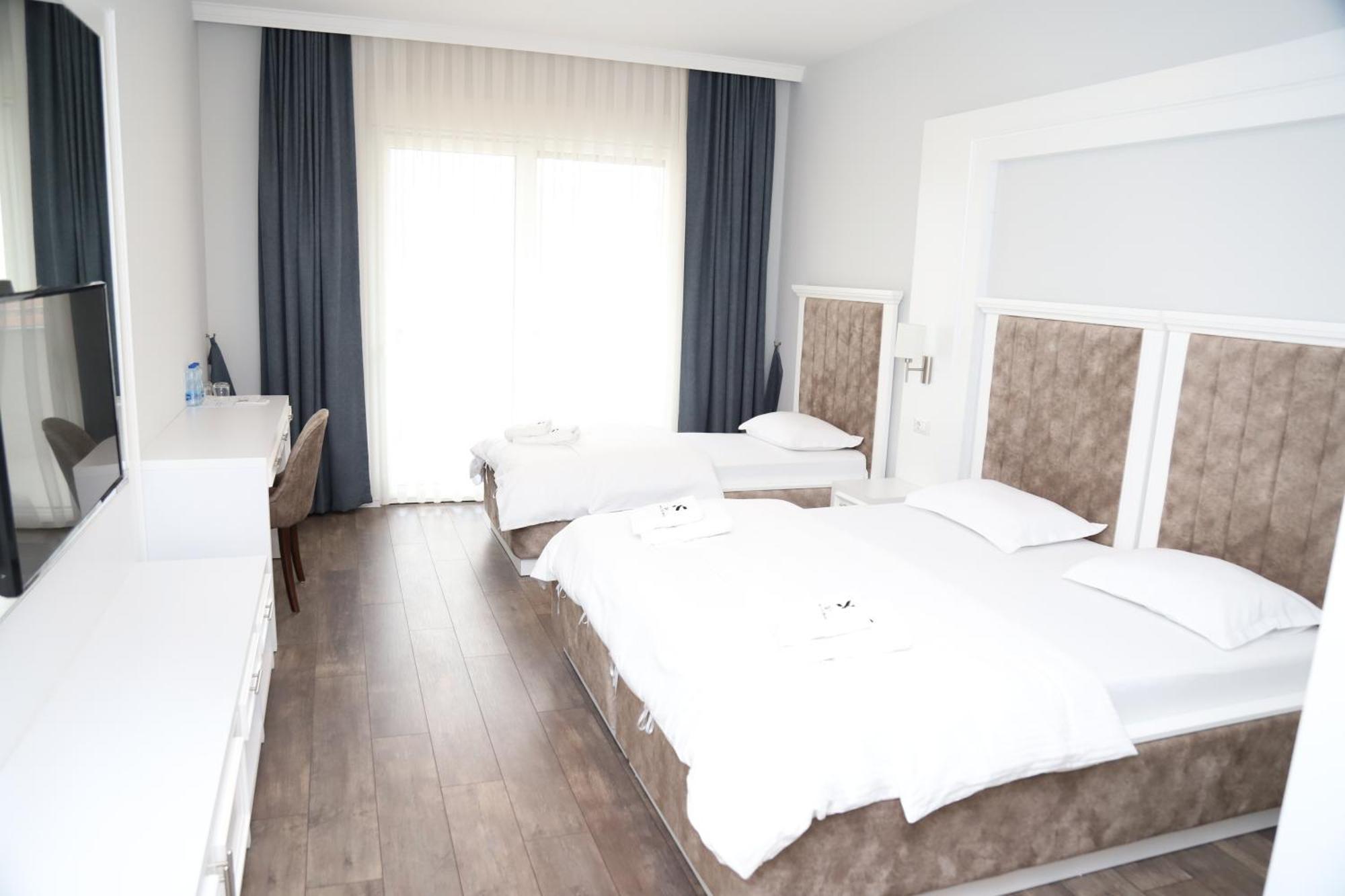 Sky Hotel Prizren Luaran gambar