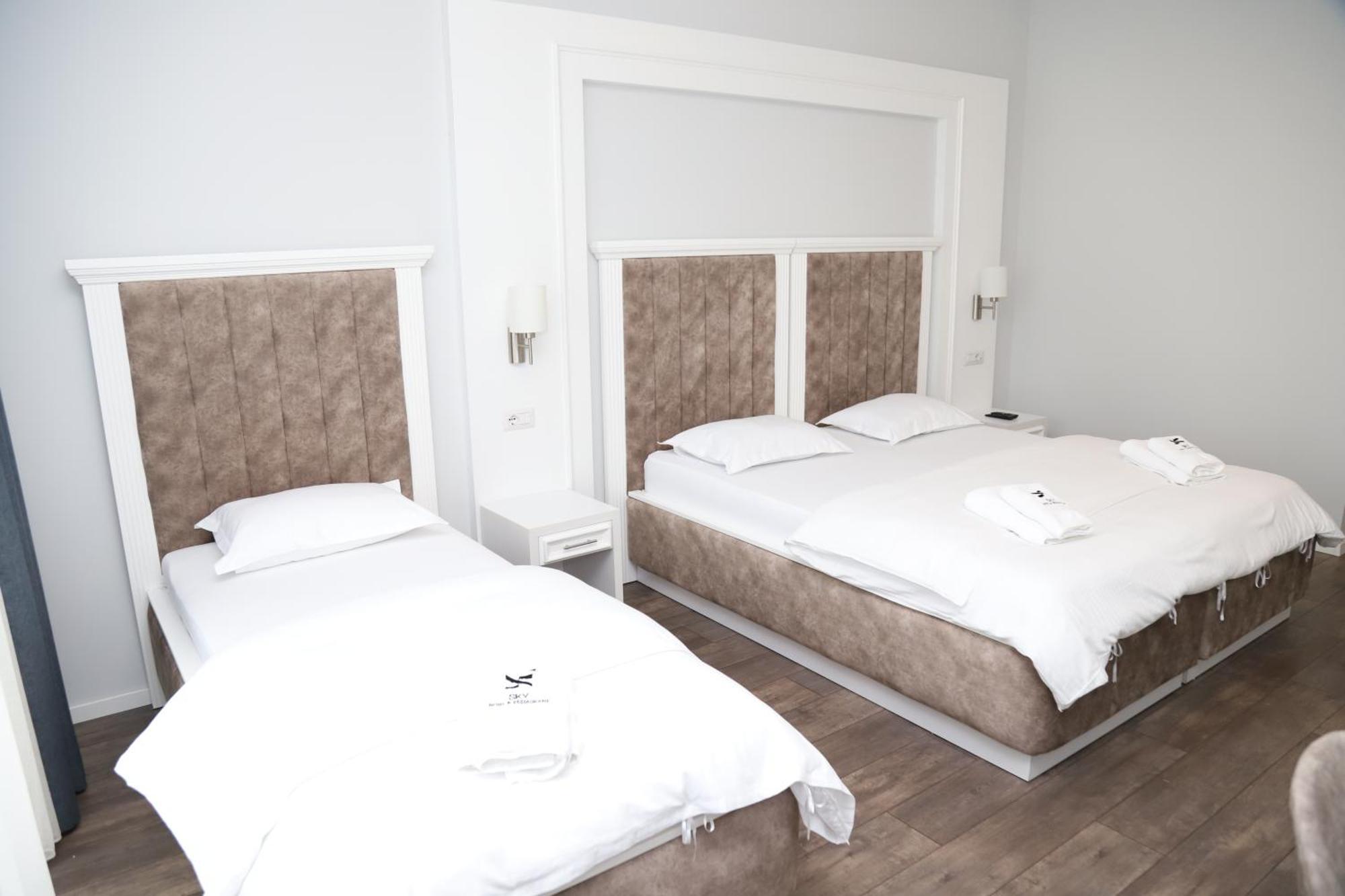 Sky Hotel Prizren Luaran gambar