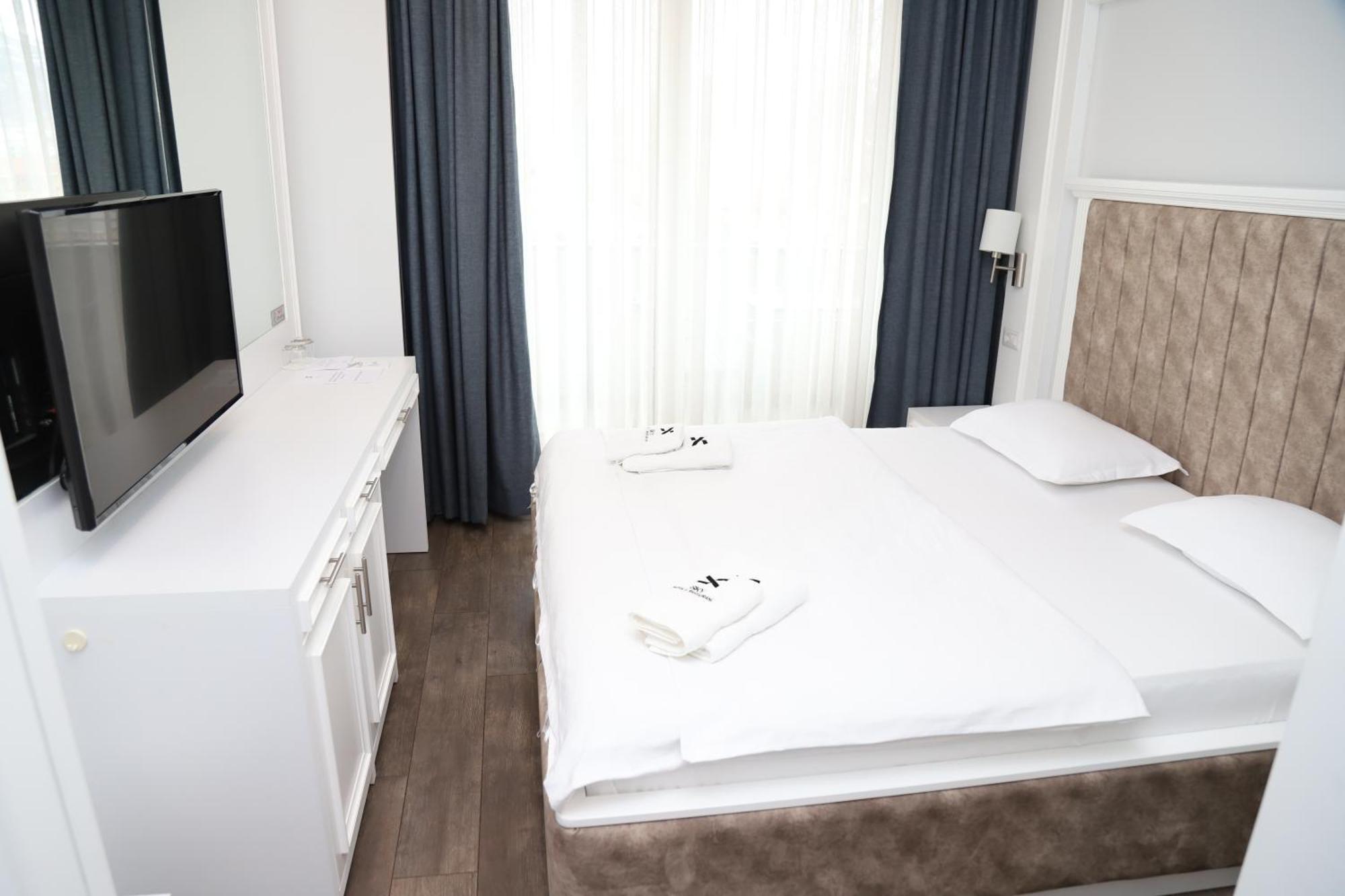 Sky Hotel Prizren Luaran gambar