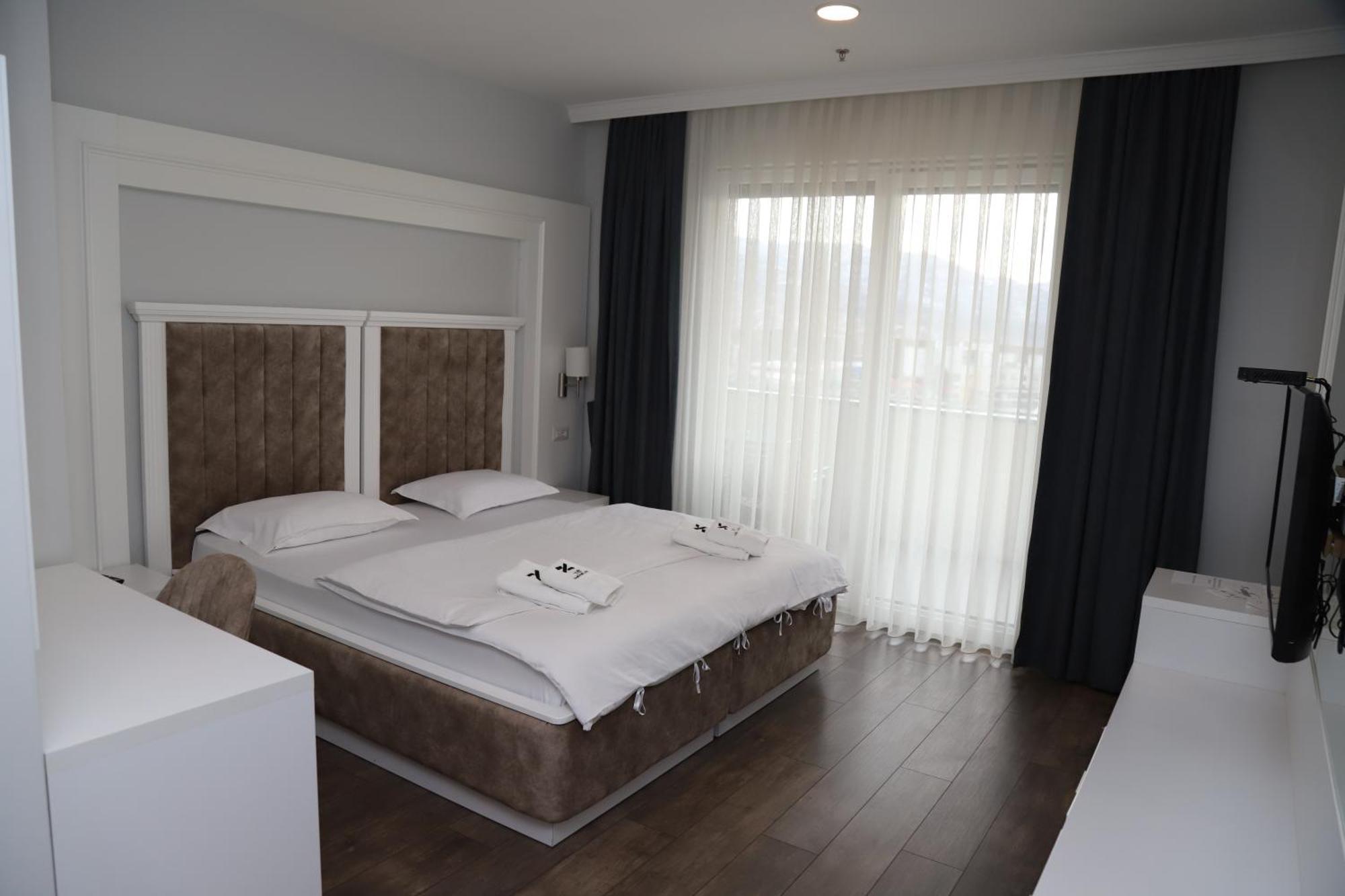 Sky Hotel Prizren Luaran gambar