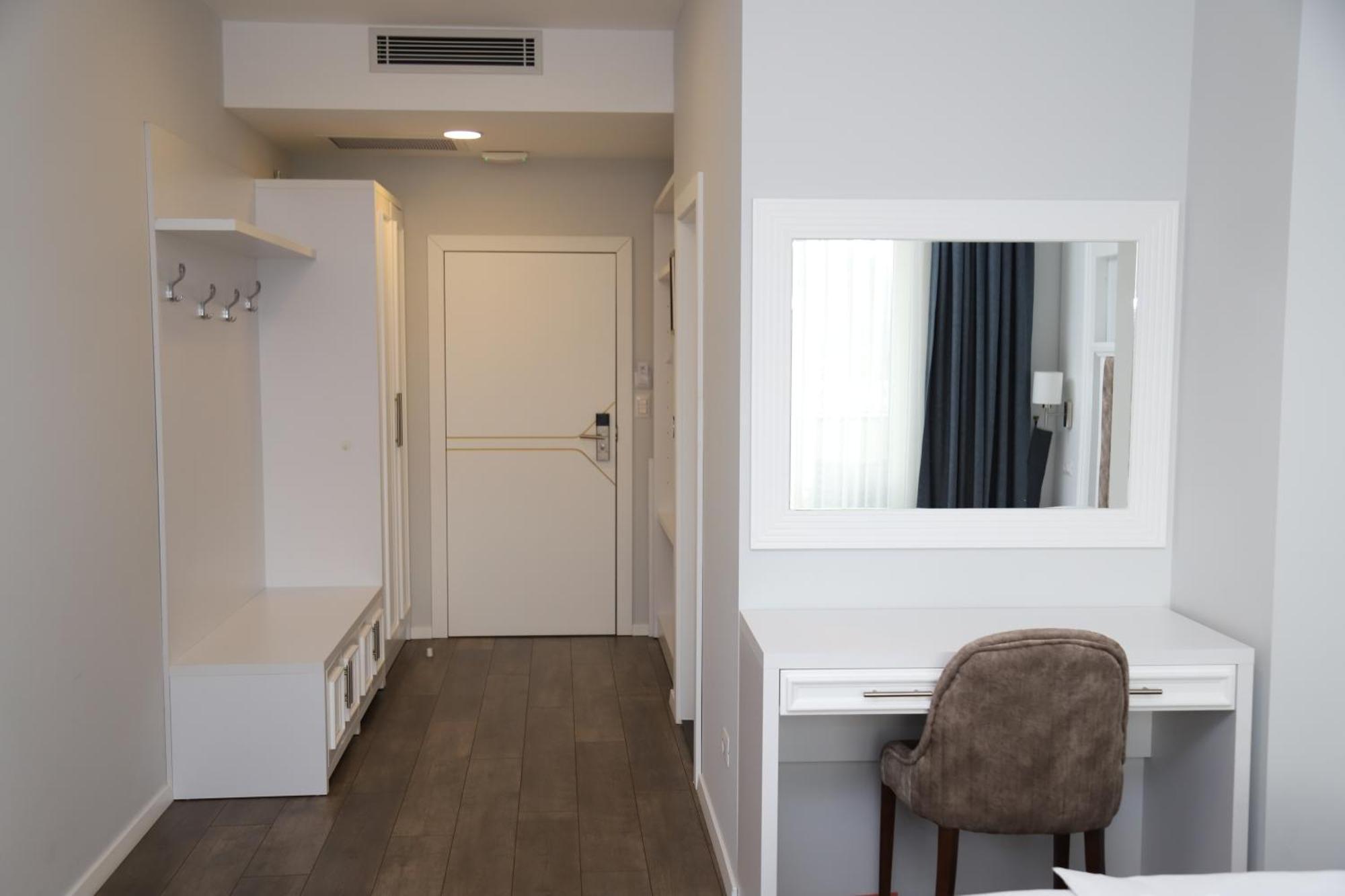 Sky Hotel Prizren Luaran gambar