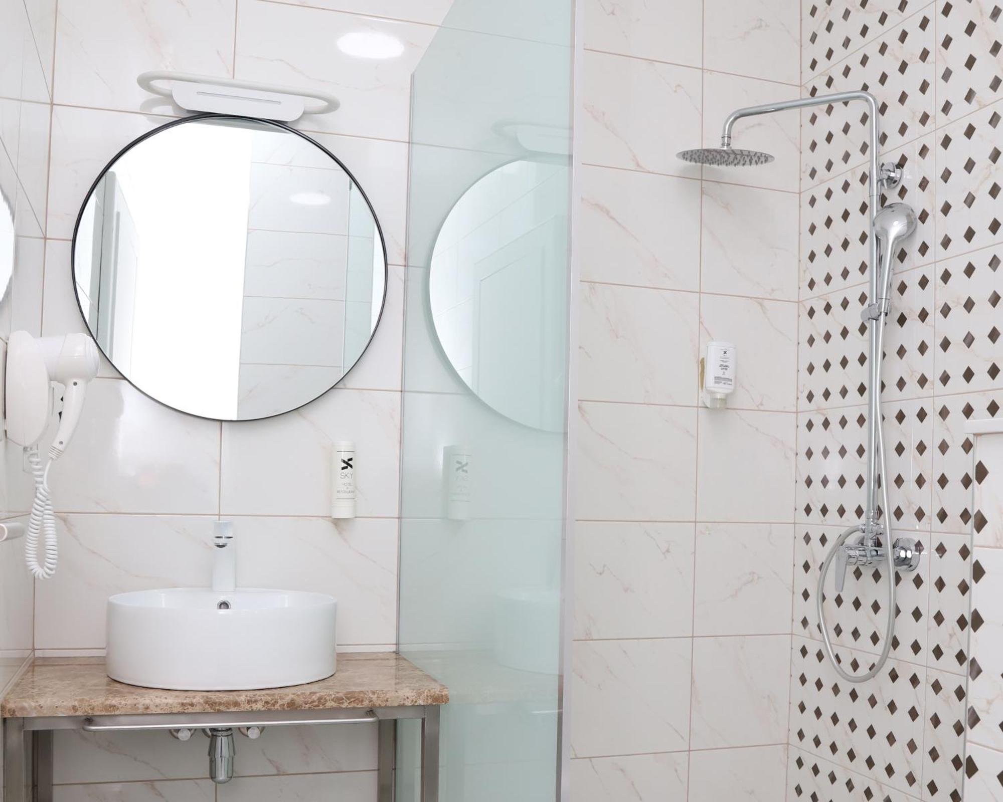 Sky Hotel Prizren Luaran gambar