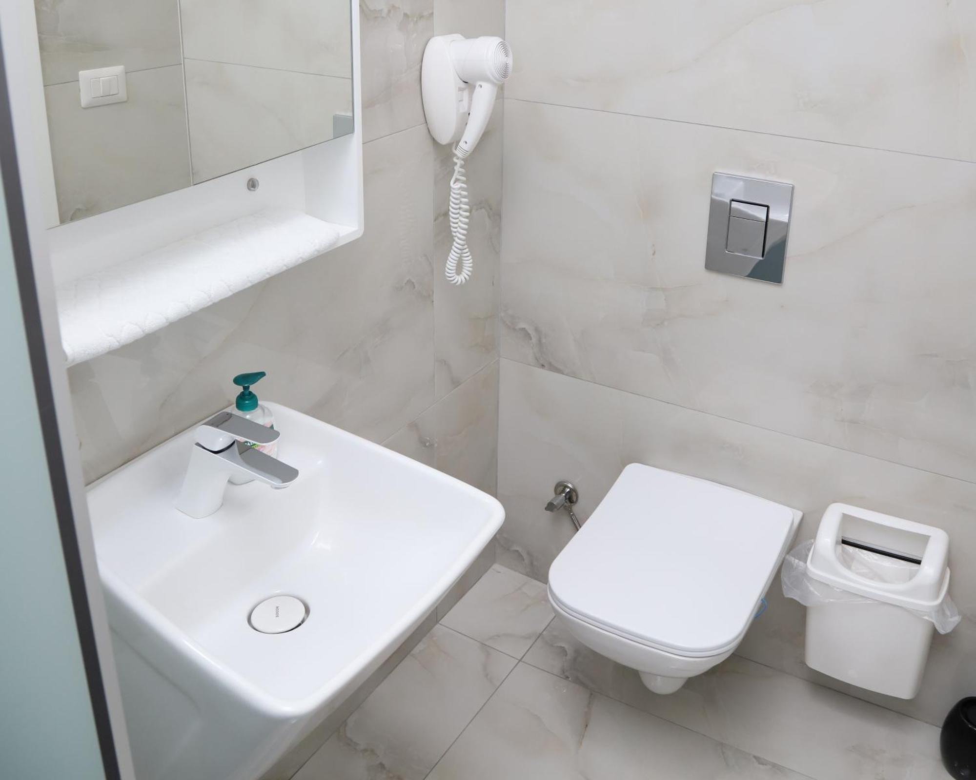 Sky Hotel Prizren Luaran gambar