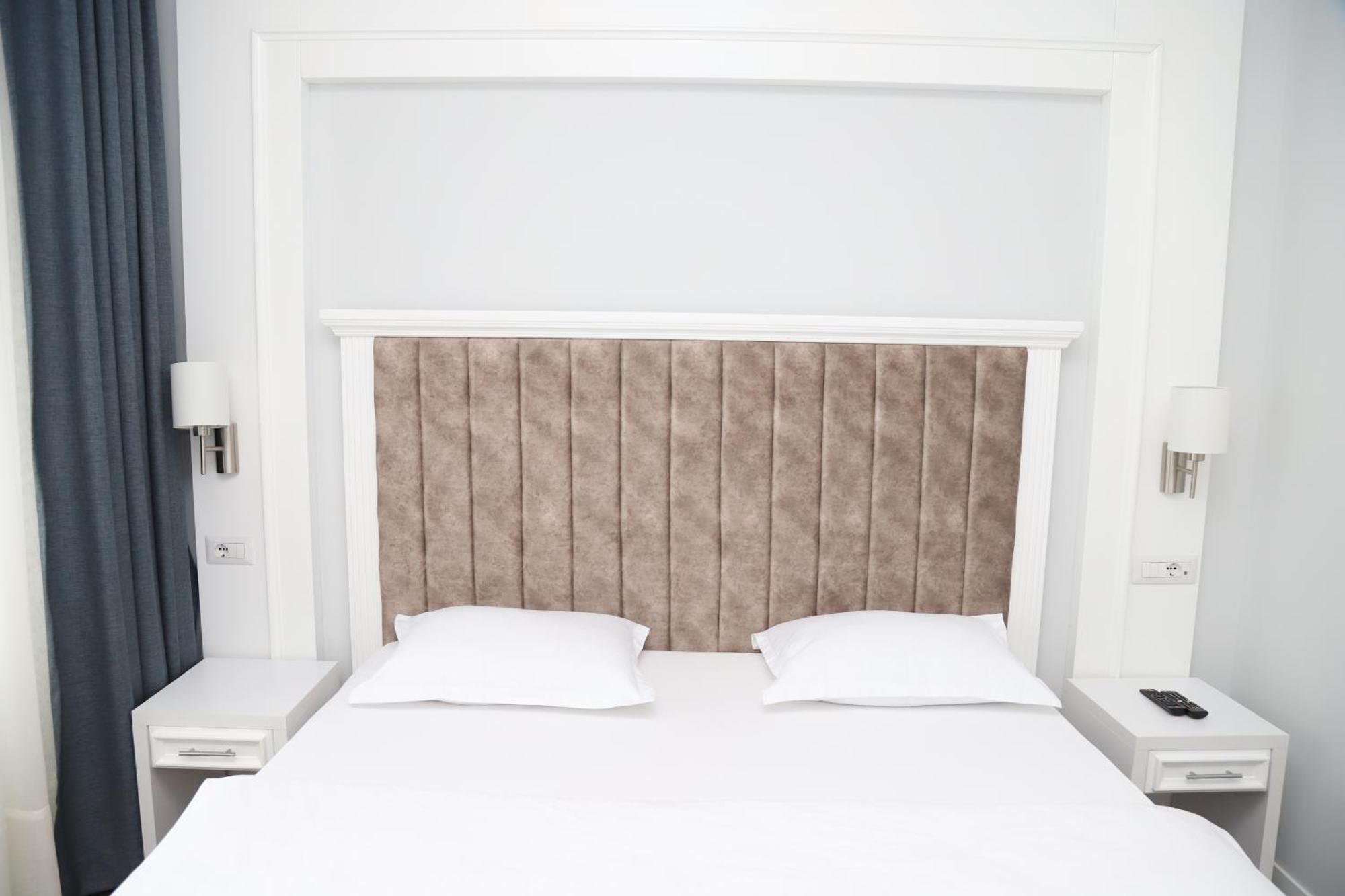 Sky Hotel Prizren Luaran gambar