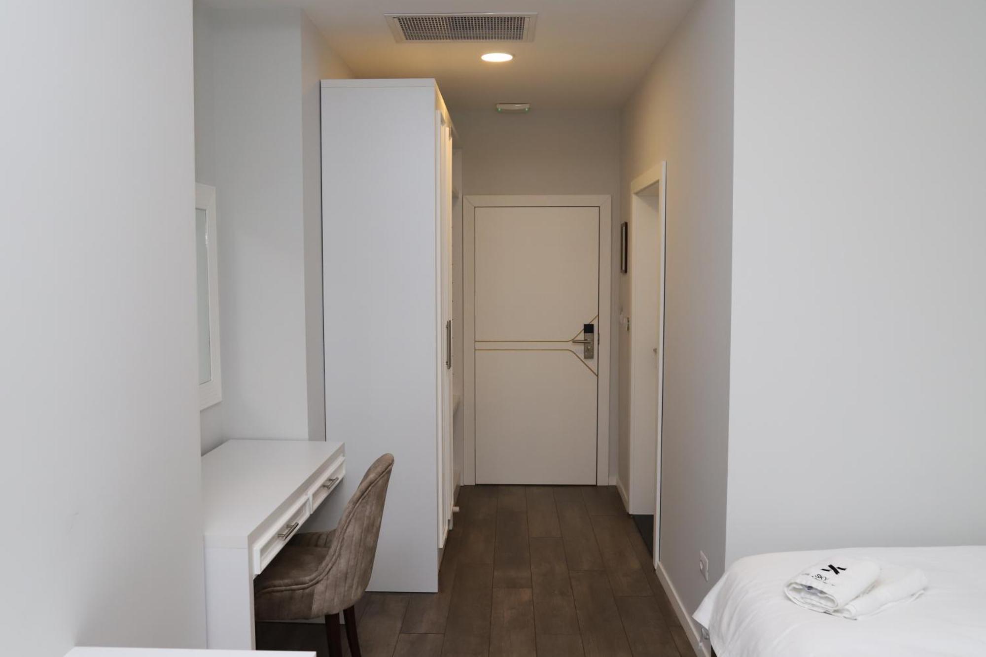 Sky Hotel Prizren Luaran gambar