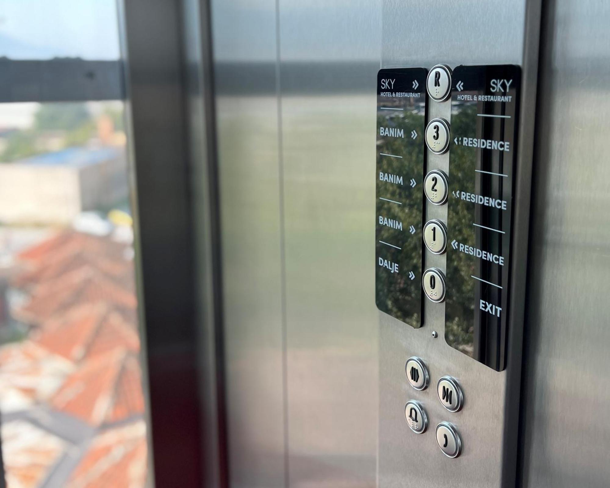 Sky Hotel Prizren Luaran gambar